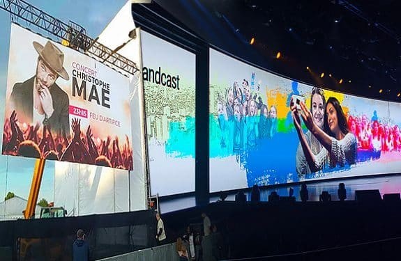 صفحه نمایش LED انعطاف پذیر در فضای باز 4mm Pixel Pitch Multicolor